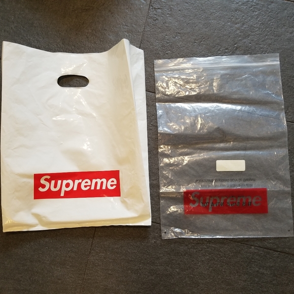 Supreme Bags - Picture 2 of 2